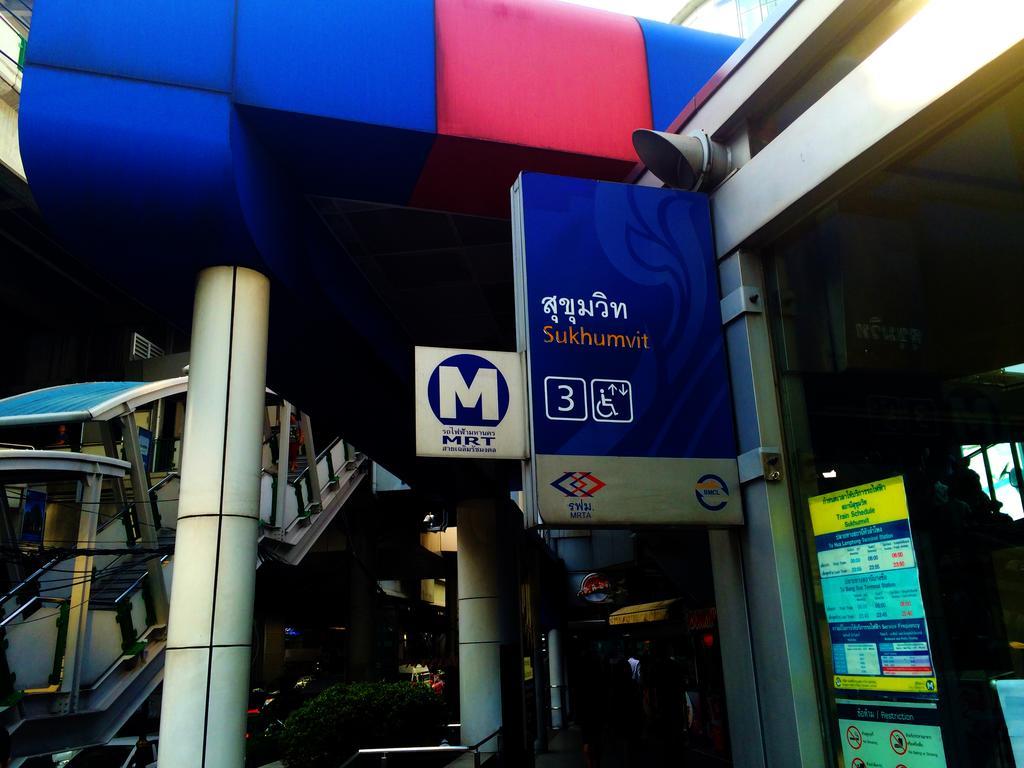 Hostel 8 Sukhumvit Soi 8 Bangkok Bagian luar foto