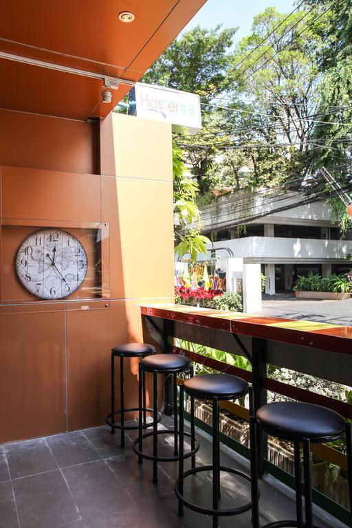 Hostel 8 Sukhumvit Soi 8 Bangkok Bagian luar foto